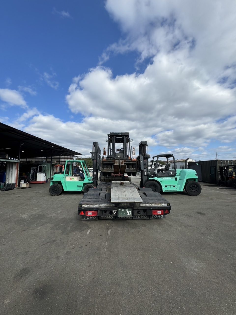 中古フォークリフト　大型フォークリフトの降ろし方