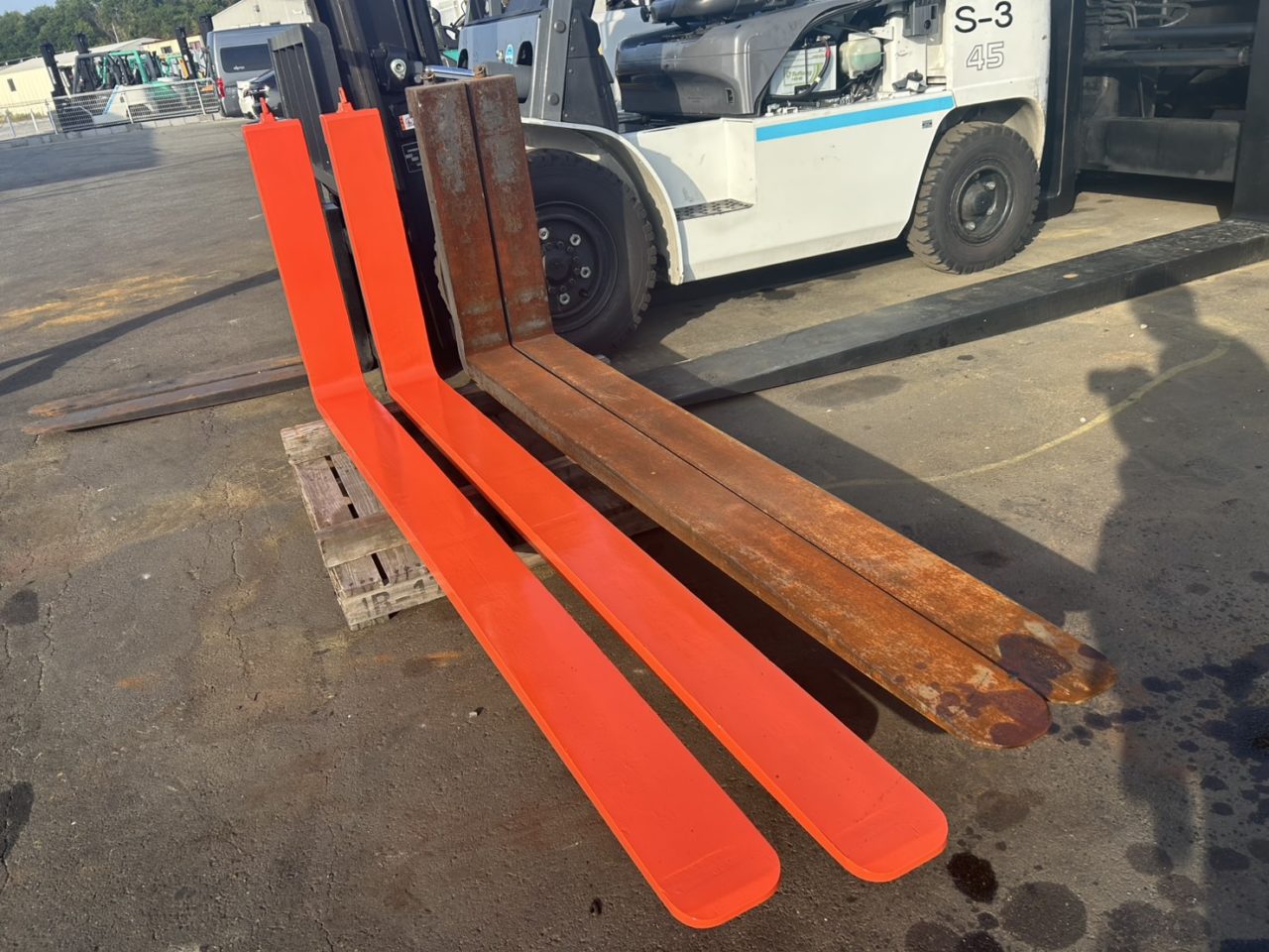 フォークリフト 長ツメ 塗装