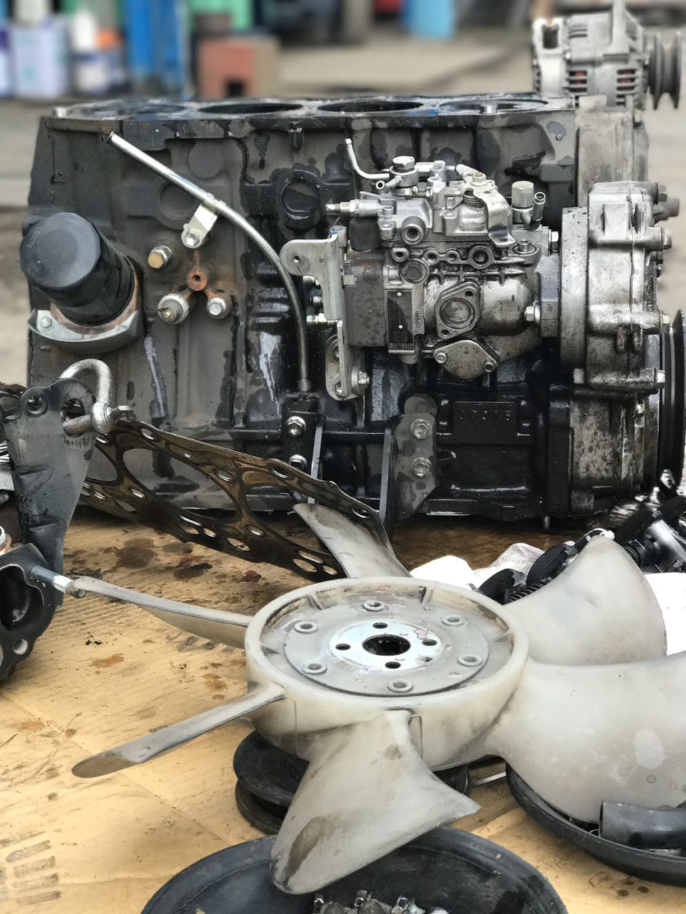 フォークリフト エンジン分解