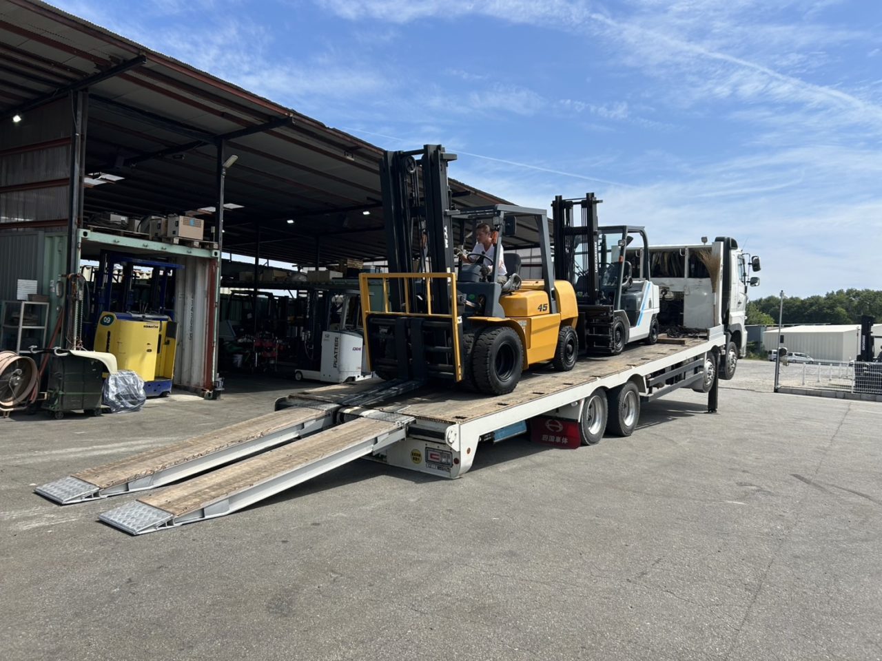 オールプロス　フォークリフト出荷様子